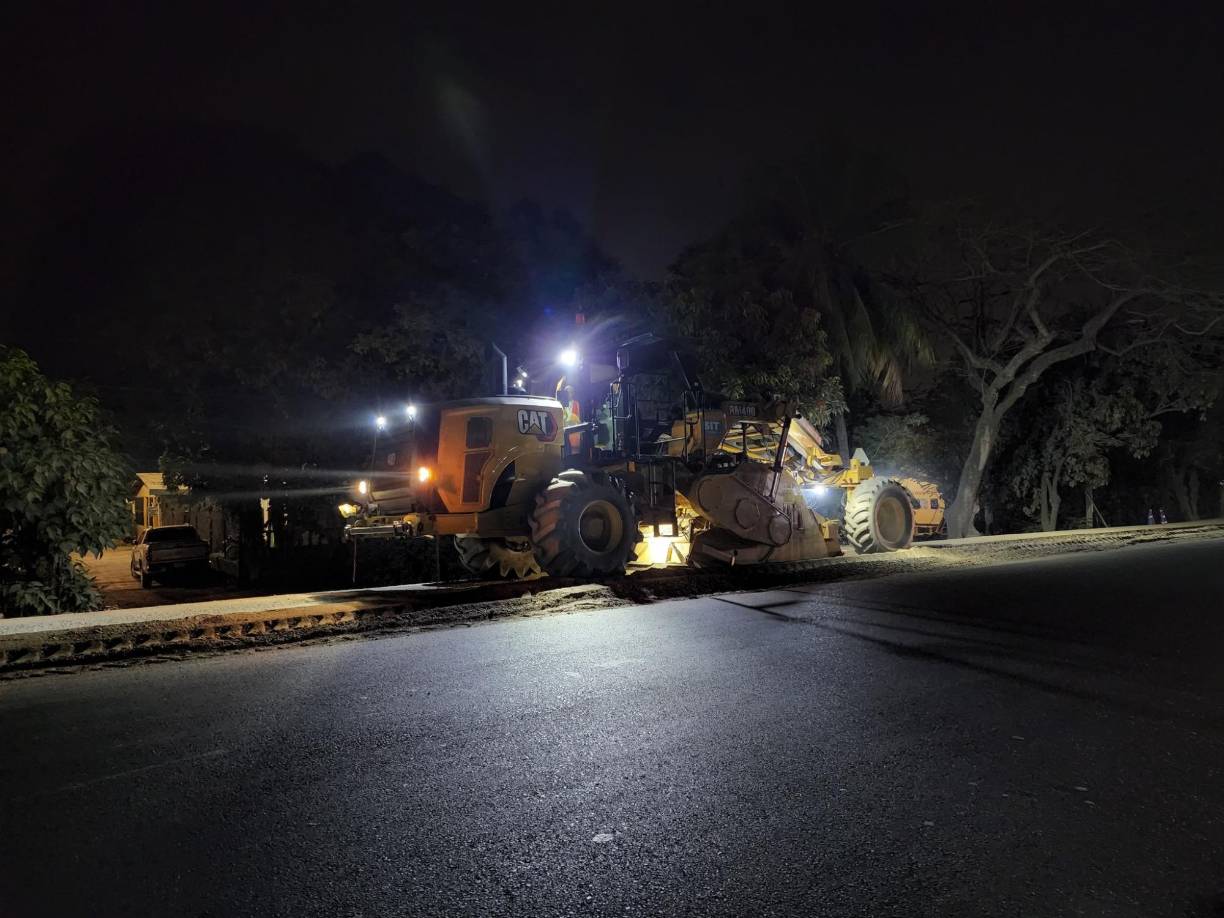 En un principio se esperaba que la obra finalizara el 10 de marzo. La maquinaria ha trabajado de día y de noche para que no hayan contratiempos. “Recordemos que esta calle es de alto tráfico. Ahí es de manera permanente. No es que en la mañana hay más carros o en la tarde. Ahí es todo el día que hay tráfico. Aproximadamente ya viene a bajar el tráfico vehicular a las 8 o 9 de la noche”, reveló.
