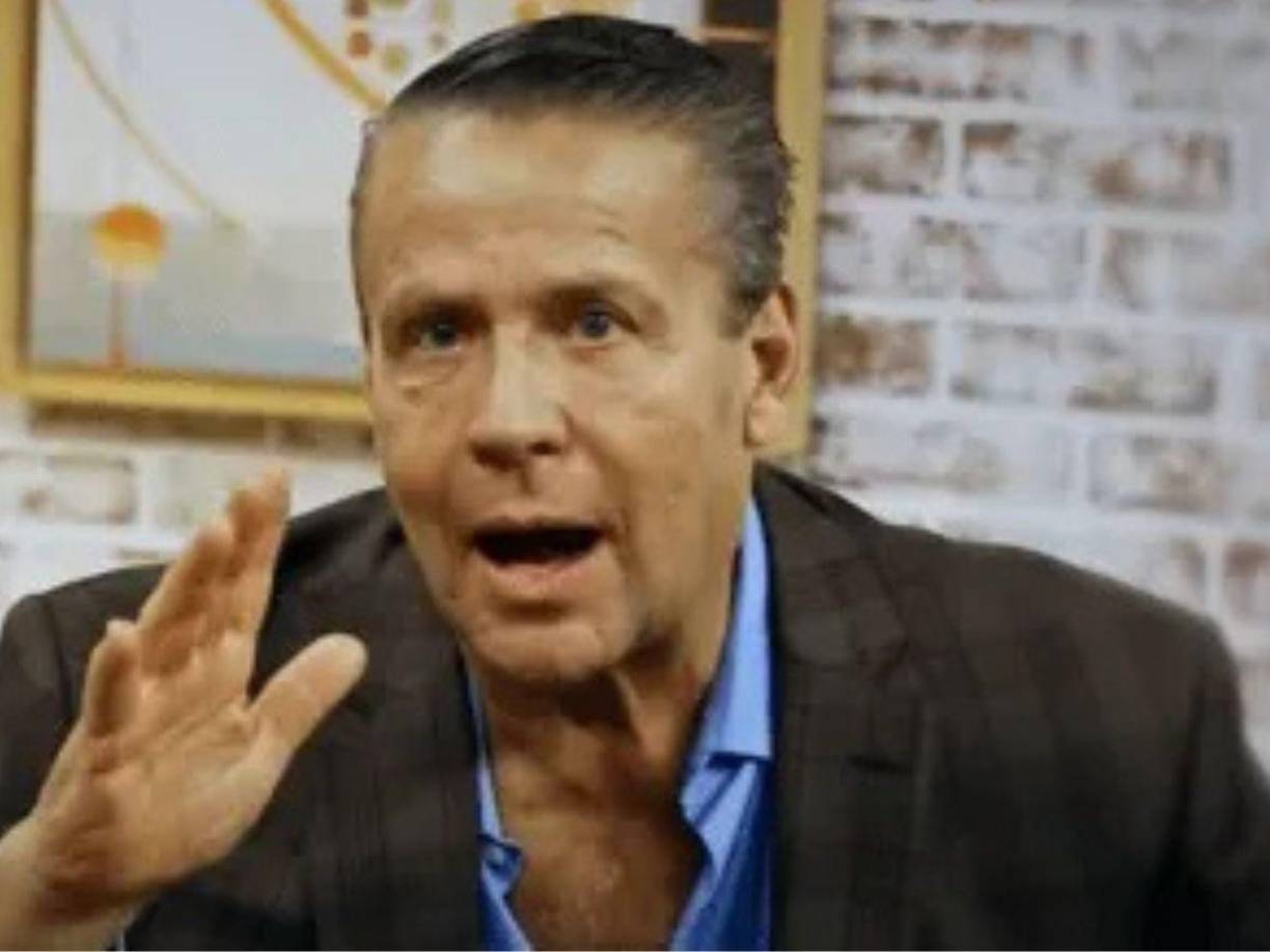 Para finalizar con el tema, señaló que ha salido con muchas mujeres, no solo con “jovencitas”, cómo muchos han llegado a pensar: “Tengo montones de novias, pero no todas son chavitas. Tengo de 25, de 55 años. Tengo mi jardín”, concluyó.