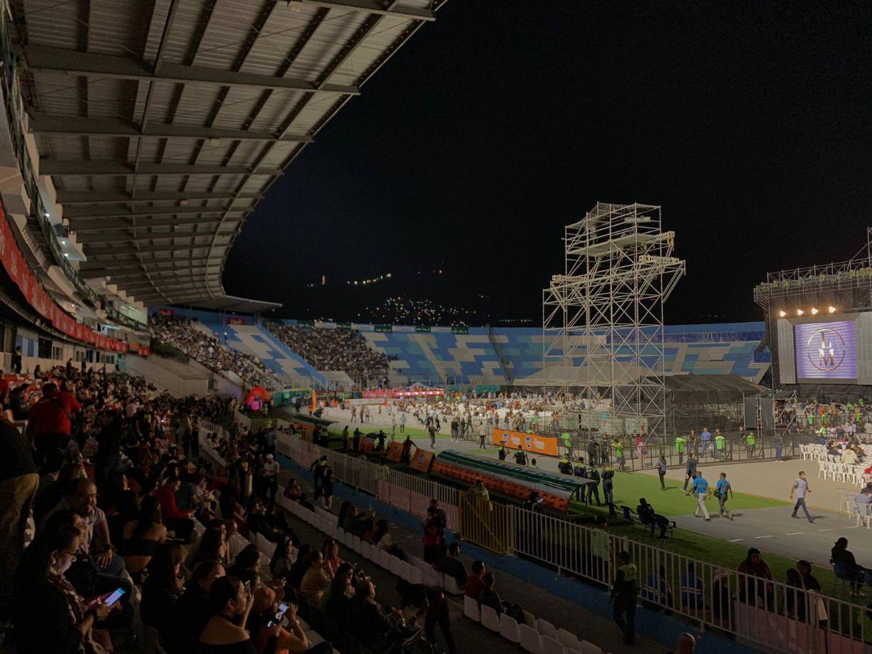 El espectáculo, a cargo de la productora BMP, forma parte de la gira “Luis Miguel Tour 2023–24”, que comenzó el pasado 3 de agosto del año pasado en Buenos Aires, Argentina, y concluyó su primera etapa en la Riviera Maya, México, el 31 de diciembre.