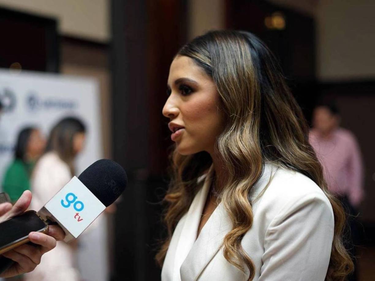 “La dieta de Dubón consiste en mucha proteína y carbohidratos porque se ejercita bastante, pero honestamente le gustan mucho las baleadas y el pollo guisado. Me pide que le haga pollo guisado todos los días. Yo le pregunto si no se cansa de comer tanto eso y él me dice que no”, confesó Nancy Herrera en su momento.