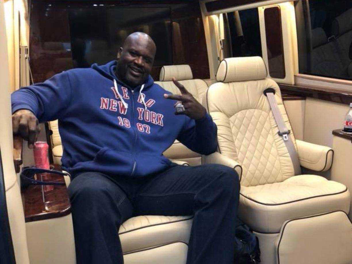 La clave de los fans para asociar al hombre con el ex basquetbolista, de 52 años, son precisamente los pies, por el parecido con los de ShaqAttack, quien los ha exhibido en más de una oportunidad por su interés en la estética e sus extremidades.