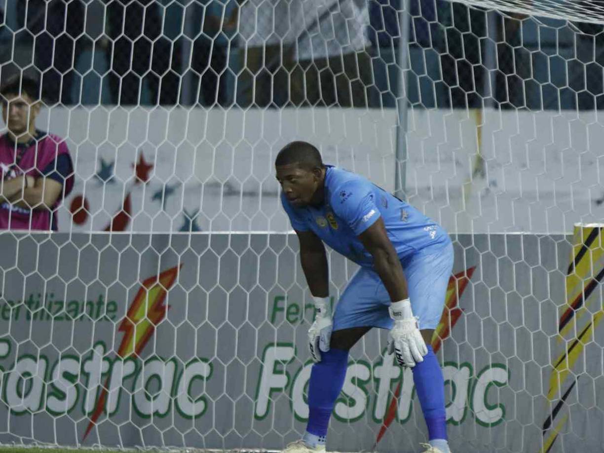 Buba López ha sido señalado por su error en el tercer gol del Marathón que terminó de sepultar las esperanzas de una remontada para el Real España. 
