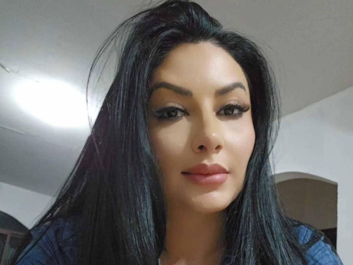 La bella Herchi salió a la luz pública hace un par de años por haber cautivado al reconocido bachatero dominico-estadounidense Romeo Santo durante un concierto en San Pedro Sula. 