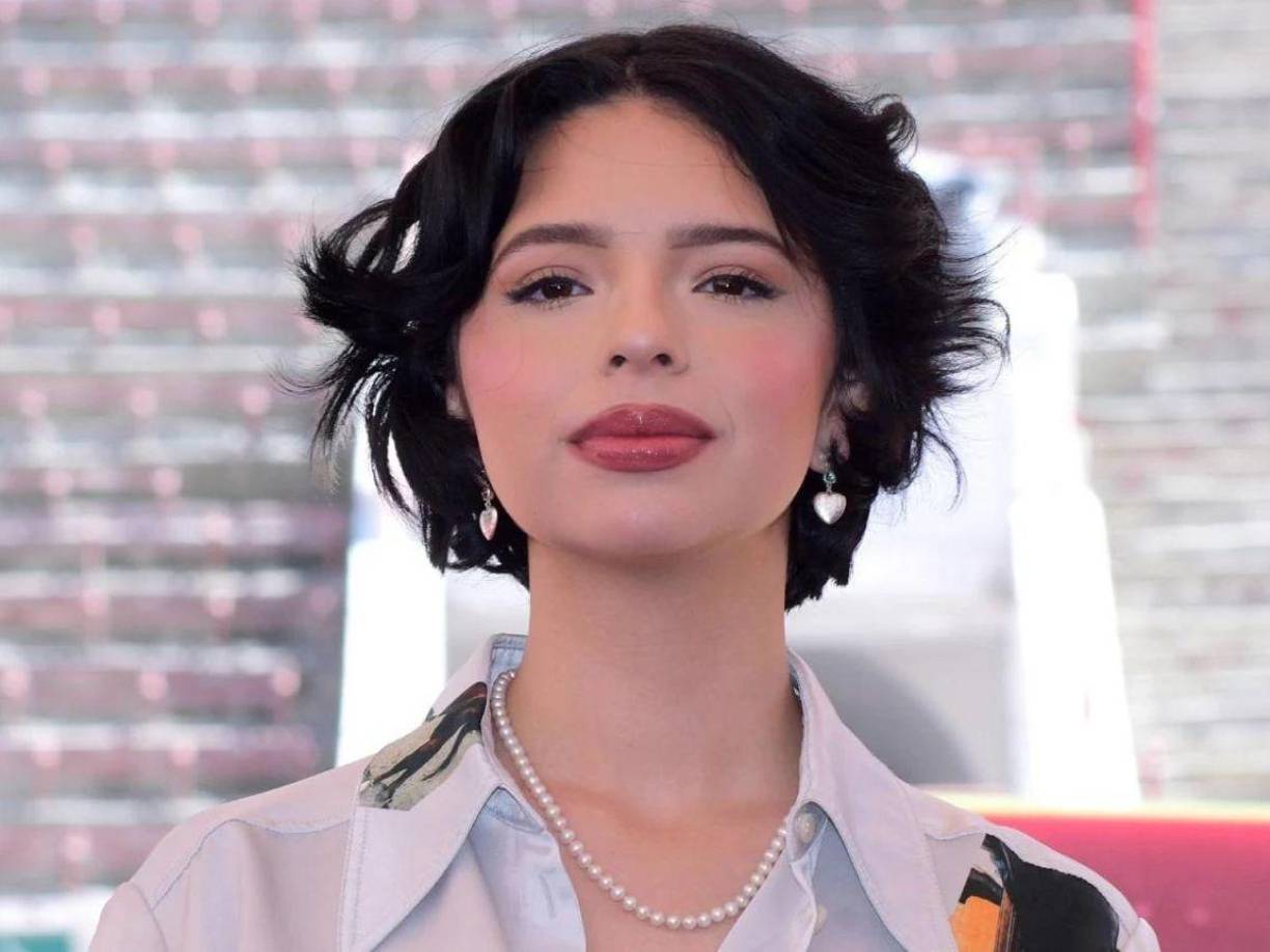 Hace unos días, la joven terminó con los rumores de que estaba casada y esperaba un bebé de Nodal. Incluso, pidió que no la “crucificaran” por su romance con el intérprete de ‘Botella tras botella’, pues ellos aún son muy jóvenes.