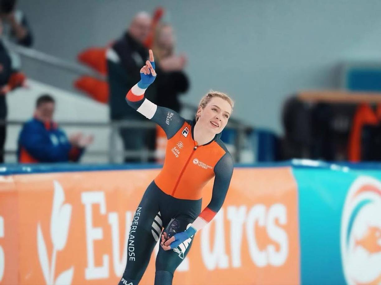 Ahora, Joy Beune buscará quedarse con un nuevo récord, ya que podría ser la modelo de portada de la edición más vendida de la historia. Esa marca la ostenta la ex estrella de televisión Viola Holt, que se vendió unas 200.000 veces.