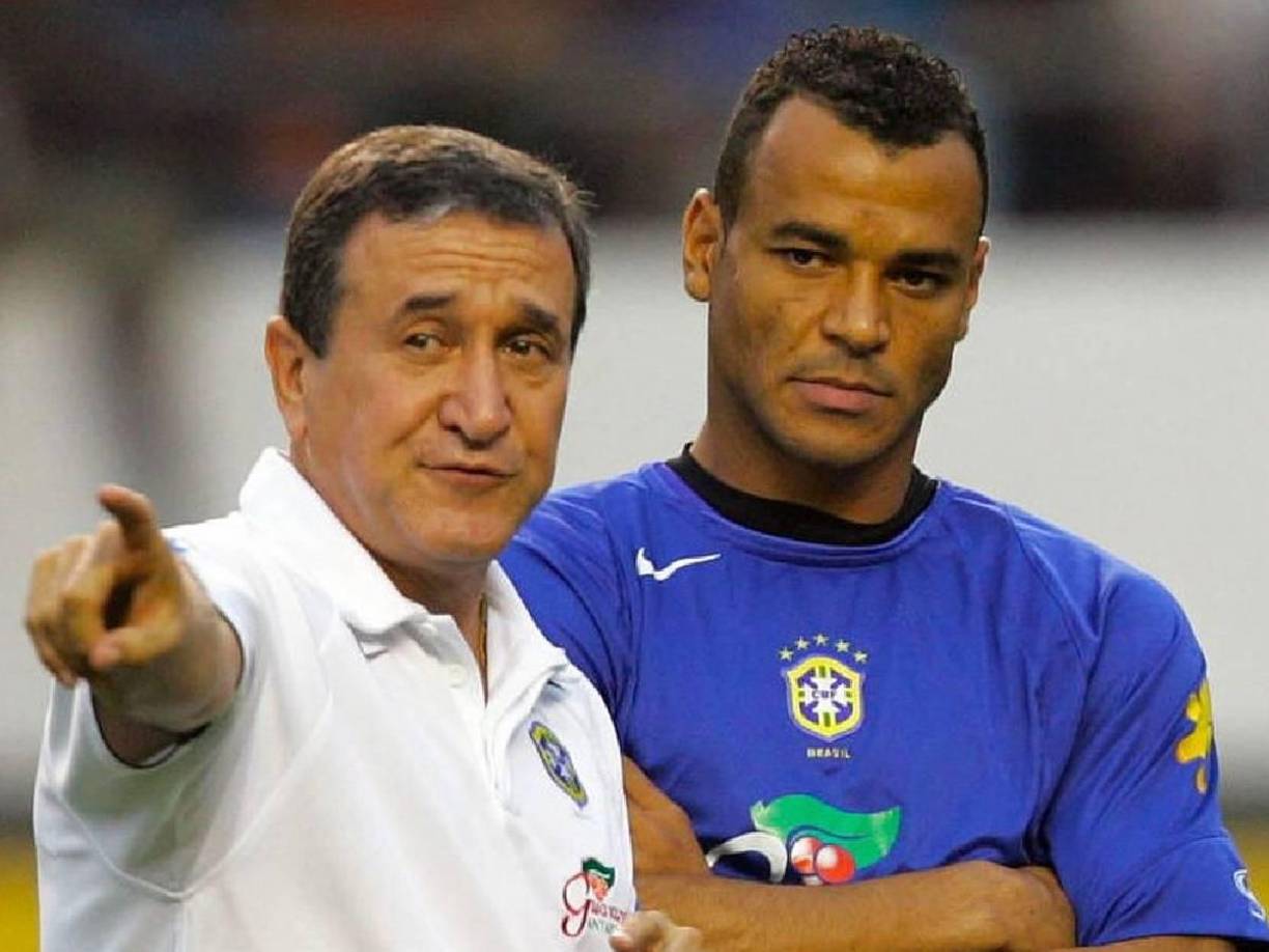 A nivel clubes fue pilar del San Pablo dirigido por Telé Santana, que ganó dos Copa Libertadores e Intercontinentales en 1992 y 1993, la Supercopa 1993 y dos Recopa Sudamericana en 1993 y 1994.