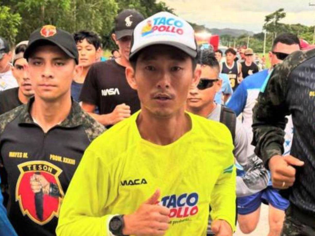 Cabe destacar que, diariamente, el influencer recorrió entre 42 y 59 kilómetros al día, lo que equivale a correr desde la Fuente Luminosa de San Pedro Sula hasta Baracoa, Cortés. 