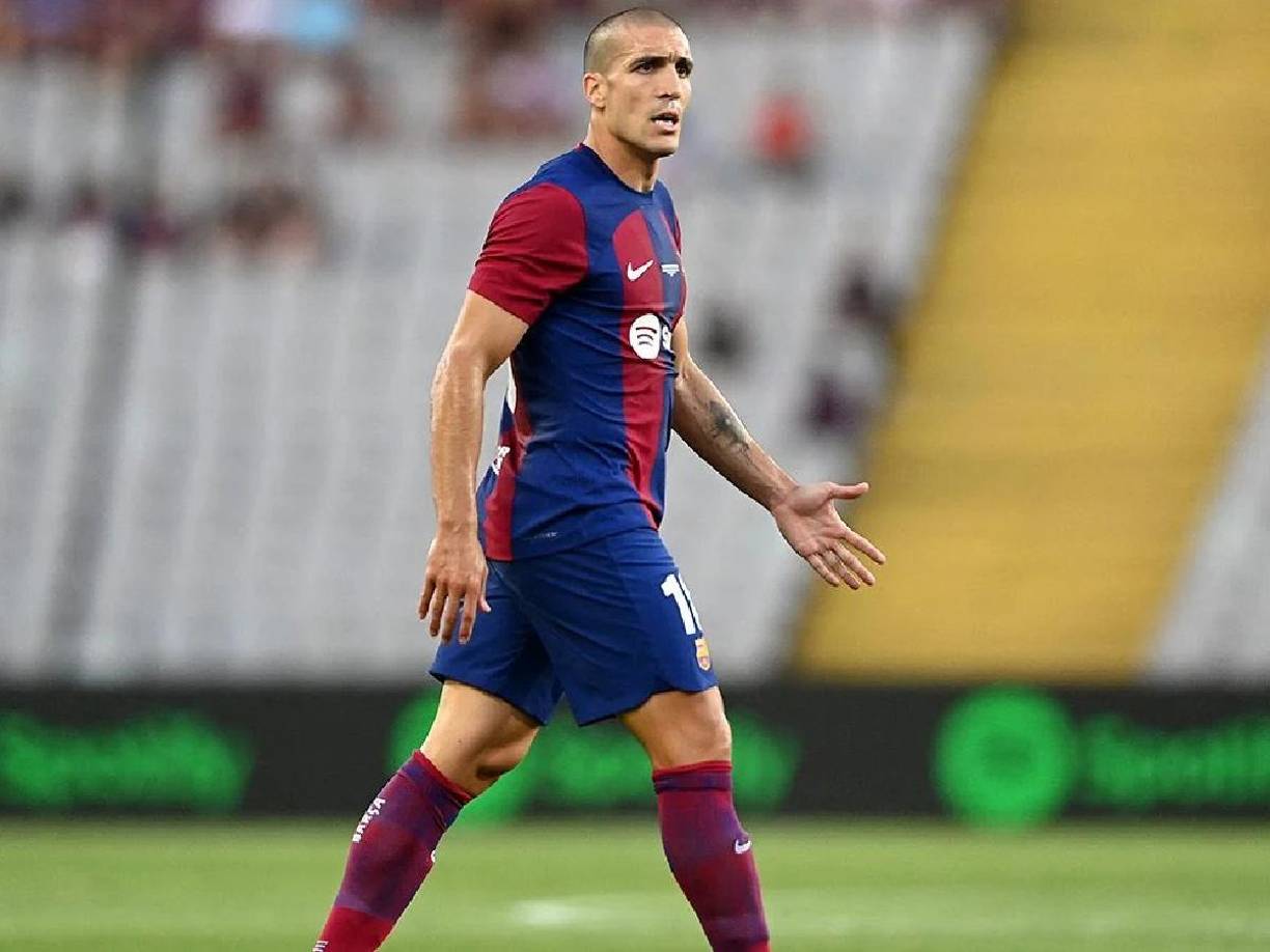 El diario Marca informa que Oriul Romeu continuará con el Barcelona. Hansi Flick quiere observar y no tomar una decisión a ciegas con el futbolista.