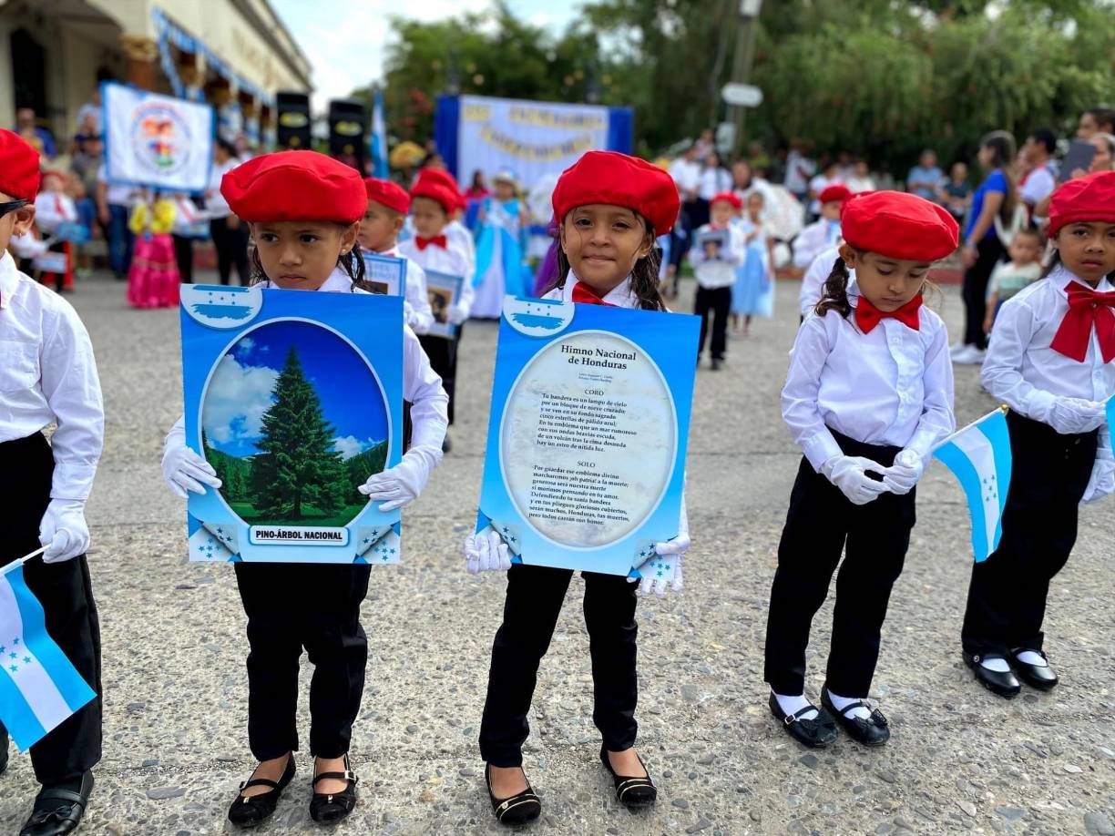 El desfile de los niños de educación pre-básica de La Entrada, Nueva Arcadia Copán, fue un verdadero ejemplo de civismo y amor por Honduras.
