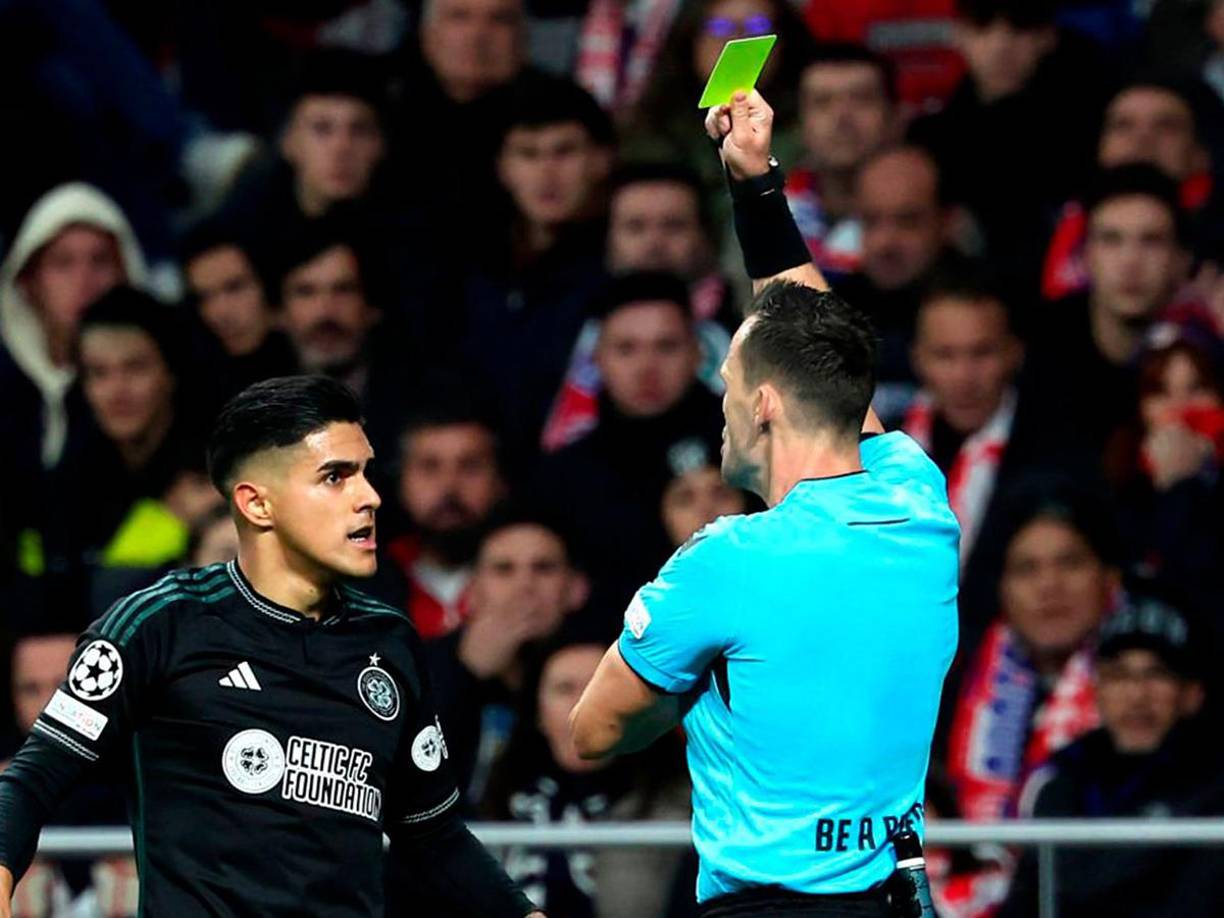 Luis Palma recibió tarjeta amarilla a los 37 minutos del primer tiempo. 