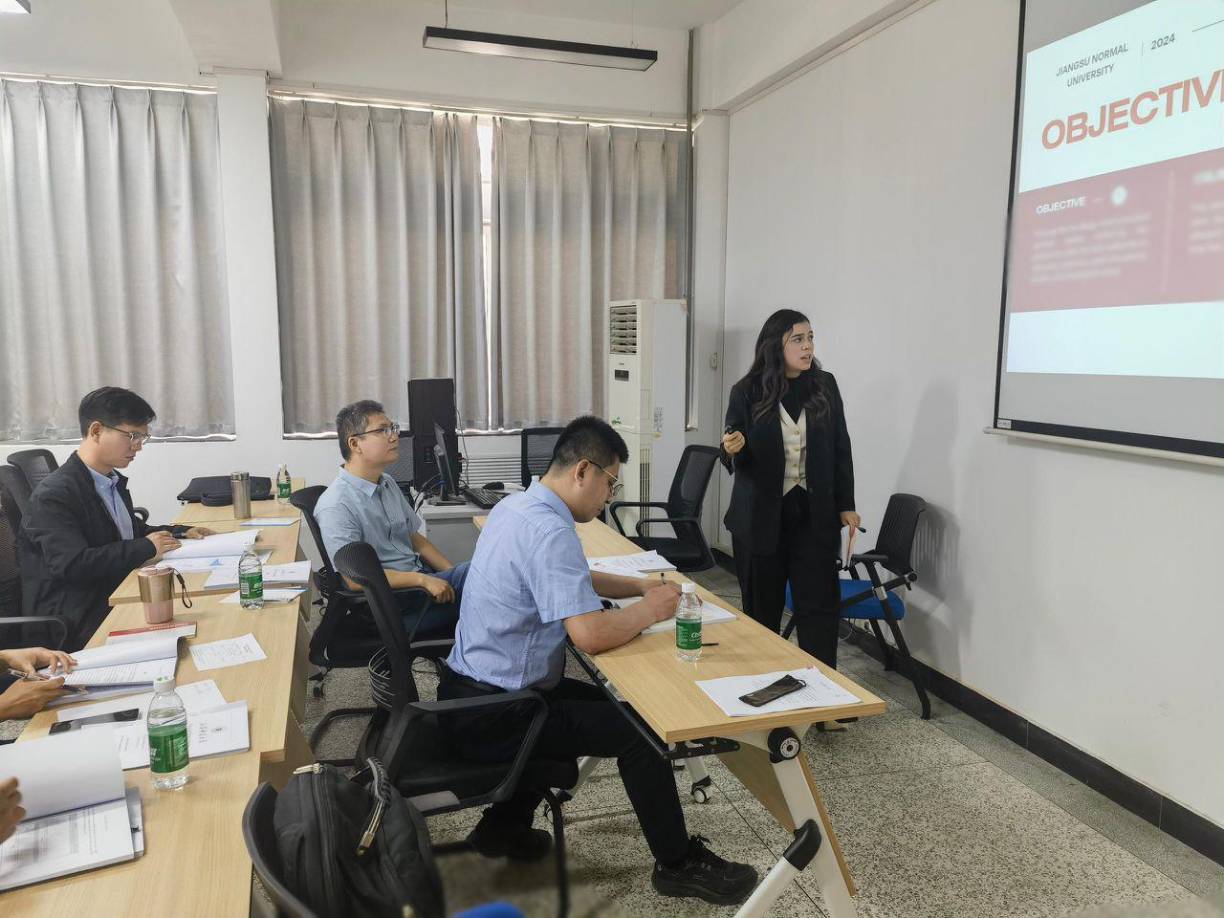Y es que la joven Jackeline Domínguez desde su infancia ha destacado como excelencia académica, detalló que se graduó con honores en el colegio público Juan Alberto Melgar Castro, en San Francisco de Yojoa y en su pregrado en ingienería mecatrónica en Unitec. 