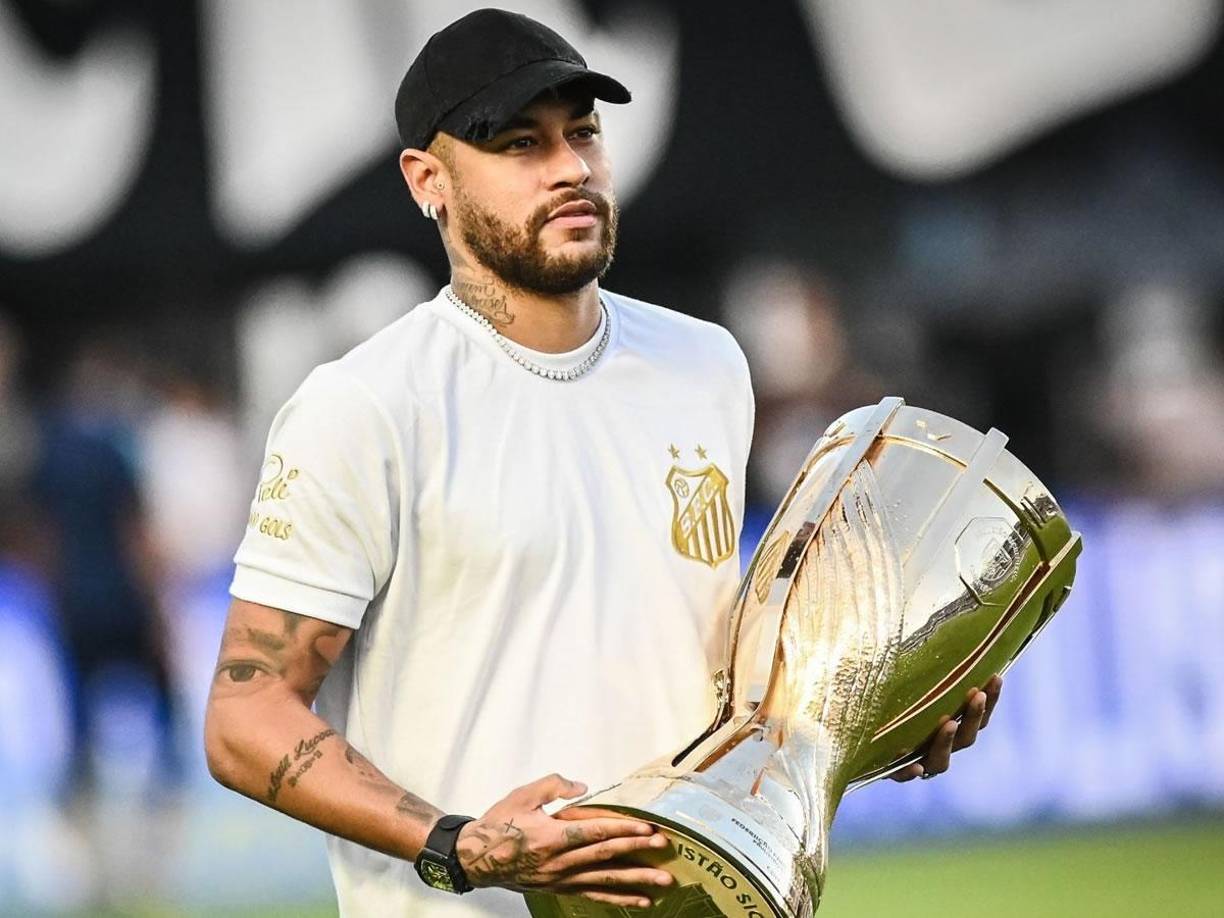 “Neymar llega al Santos en junio. Esa es la conversación que estamos teniendo. Todos jugaron con Neymar en el Santos, incluso Love y André marcaron goles. Va para Santos a mitad de año”, había declarado Osvaldo Nico, Vicepresidente del Consejo de Administración del Santos, sin embargo, el fichaje se podría producir en enero.