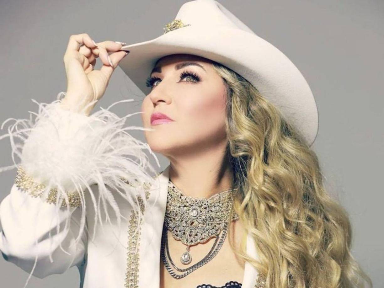 Alicia Villarreal asegura que esos comentarios sobre su aspecto física ya no le quitan el sueño; sin embargo, reconoce que “hoy es más difícil” hacer frente a este tipo de cuestionamiento “por las redes sociales”. Pese a ello, vive tranquila y, como mencionó, ha dejado atrás cualquier sentimiento de molestia por esos comentarios.