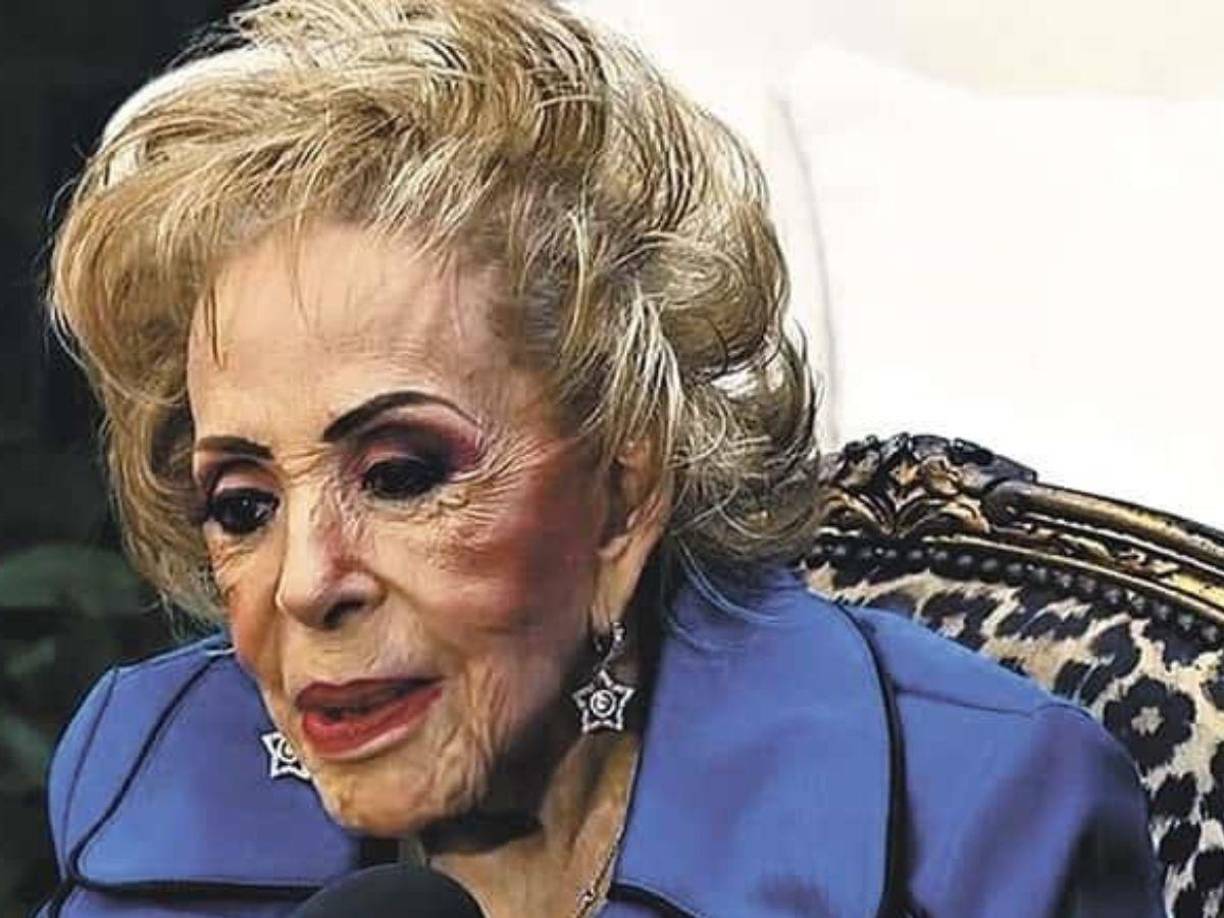 Uno de los aspectos más conmovedores de la entrevista fue cuando Silvia Pinal reveló su último deseo para su funeral. La estrella de «Viridiana» expresó su deseo de ser despedida con mariachis y una serenata de Luis Miguel.