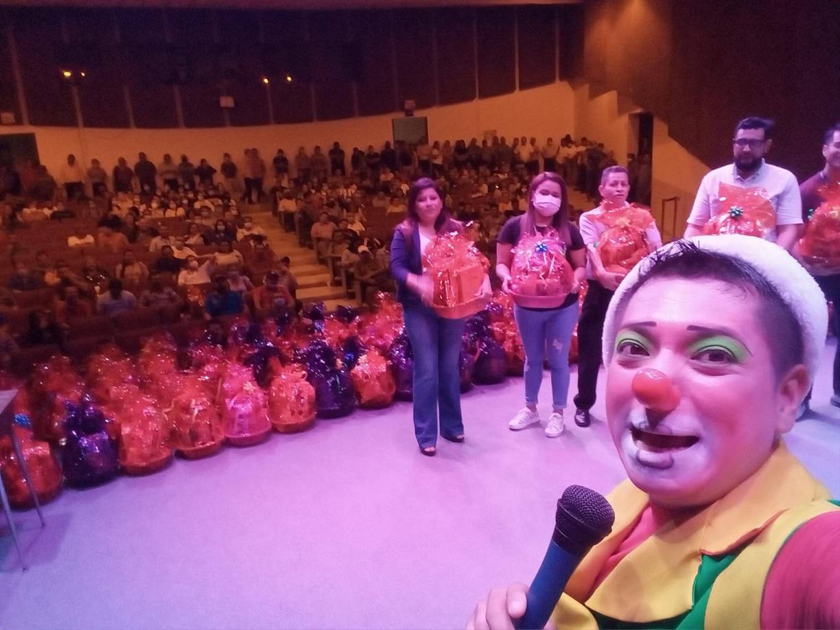 Un día, decidió que juntaría dinero para entrar a estudiar y se apoyó de su gran vocación: animar.