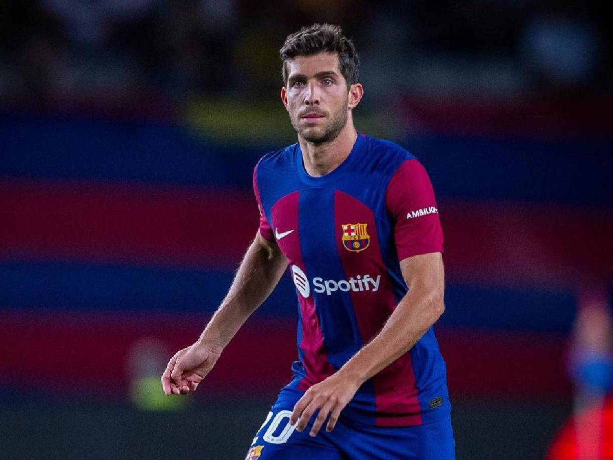 Según el diario AS, Sergi Robebrto sigue esperando la llamada del Barcelona para renovar. Su contrato finalizó el pasado 30 de junio.