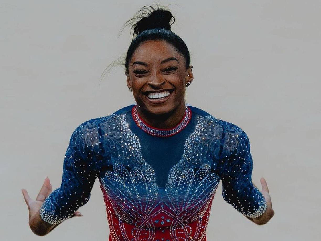 Hace unos años en esa dura etapa, Simone Biles y su hermana fueron adoptadas por su abuelo, debido a la incapacidad de su madre de cuidarlas, ante esto ella se pronunció.