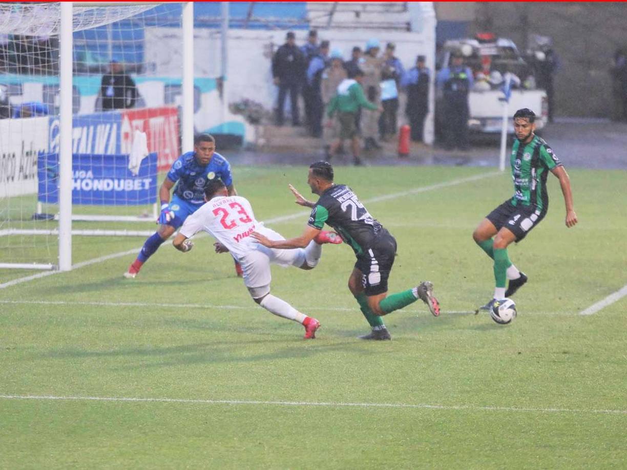 La asistencia de Jorge Álvarez para el primer gol del Olimpia marcado por Kevin López.