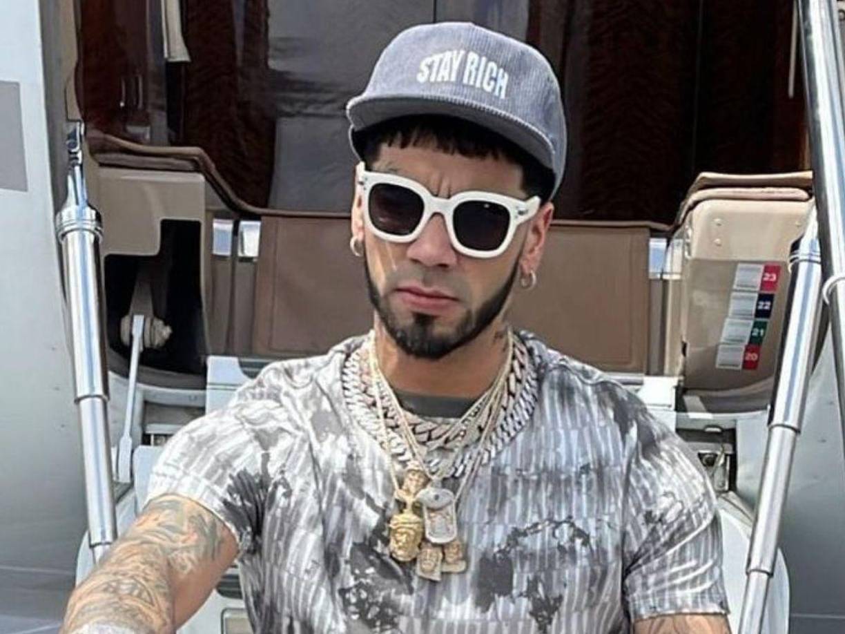 Dos de las madres de sus hijos han denunciado públicamente que el artista boricua no cumple con sus responsabilidades como padre, especialmente en lo que respecta a la pensión alimentaria.