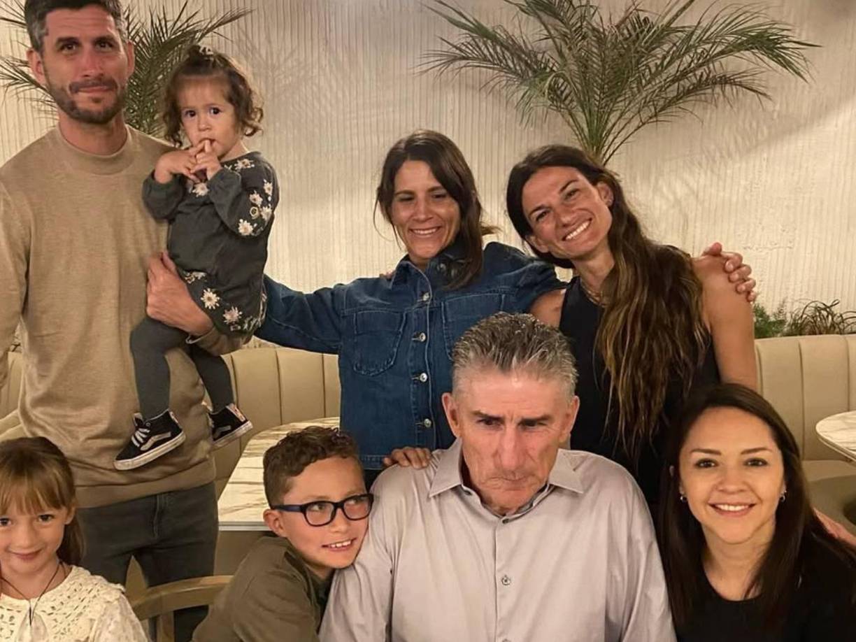 Demencia temporofrontal, ese es el nombre de la enfermedad que sufre el entrenador Edgardo Bauza y su hijo reveló detalles sobre la salud de su padre.