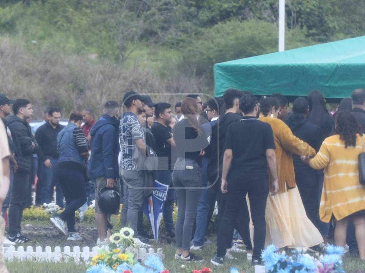 El cuerpo del hondureño quedó tendido en el suelo de su propio negocio, donde miembros de la Policía Nacional llegaron para realizar las investigaciones del caso.