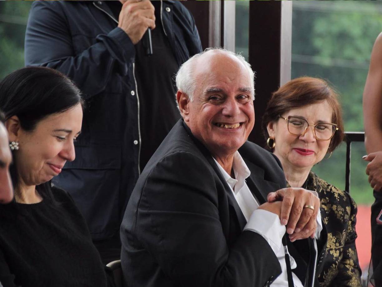 A pesar de la pérdida irreparable de Viera, sus amistades y familiares lo recordarán como un luchador de vida.