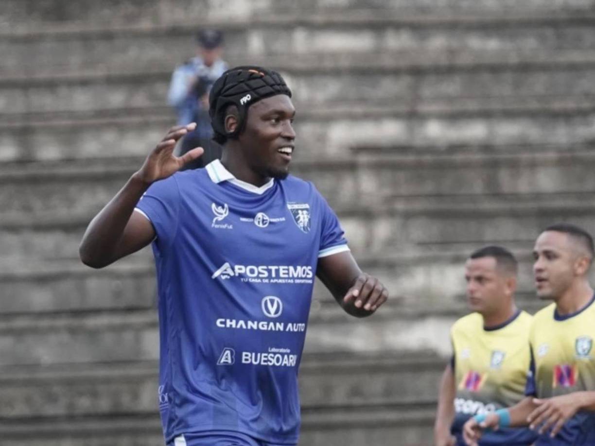 La alegría de Alberth Elis tras marcar su penal. 