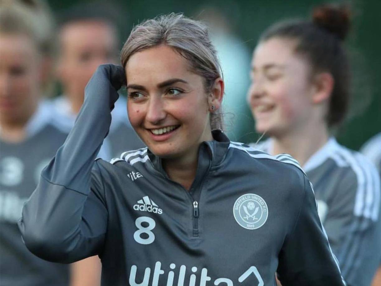 “Esta es una noticia desgarradora para todos en Bramall Lane”, dijo Stephen Bettis, director ejecutivo de United. “Maddy tenía una posición única al ser parte de varios equipos en Sheffield United y era popular entre todas las personas con las que entraba en contacto.