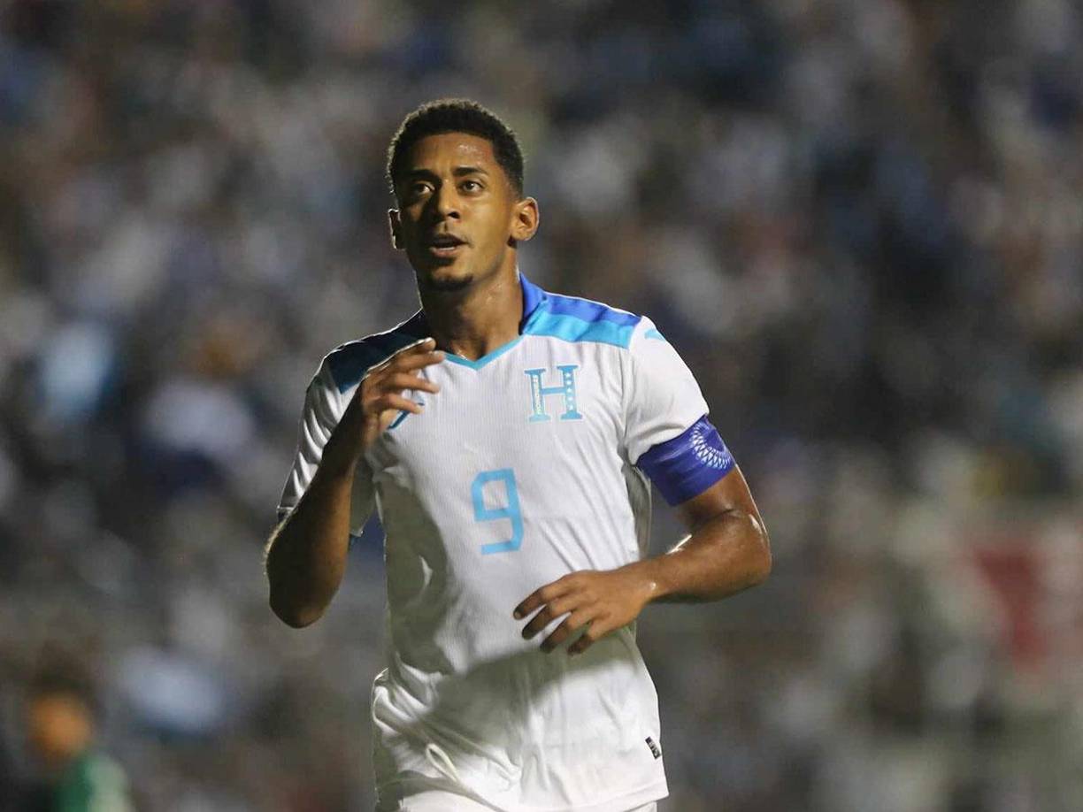 Antony Choco Lozano: El capitán y goleador de la selección hondureña se perderá el repechaje ante Costa Rica por acumulación de tarjetas amarillas.