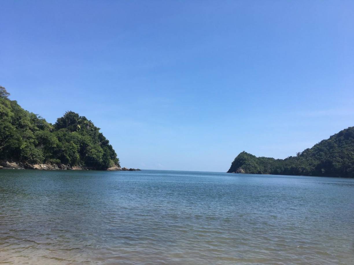La perfecta combinación de los colores del cielo con el mar son un verdadero espectáculo, sus suaves olas cautivan a chicos y grandes.