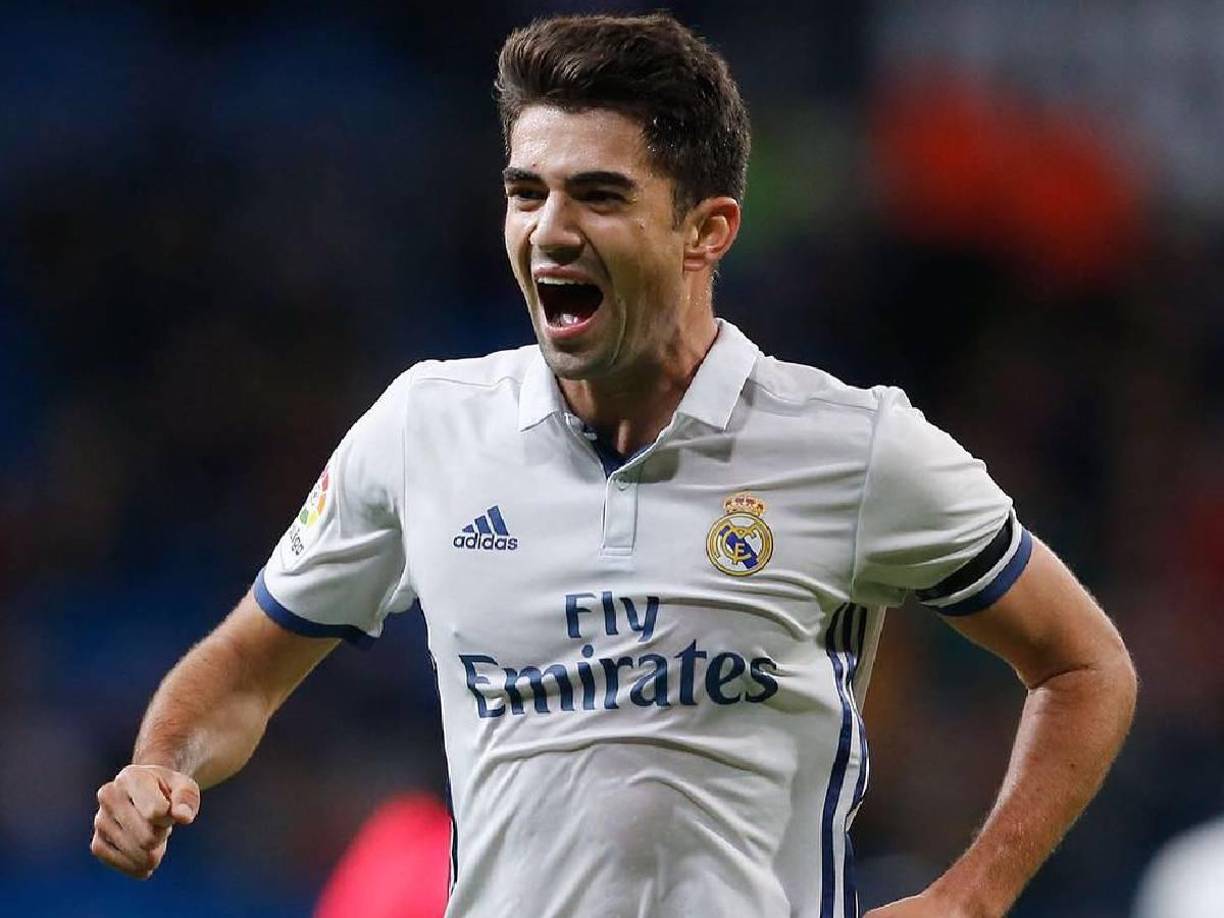 El 30 de noviembre de 2016, Zizou lo hizo debutar en un partido de Copa del Rey ante Cultural Leonesa. Ese día, incluso, marcó un tanto en la victoria 6-1.