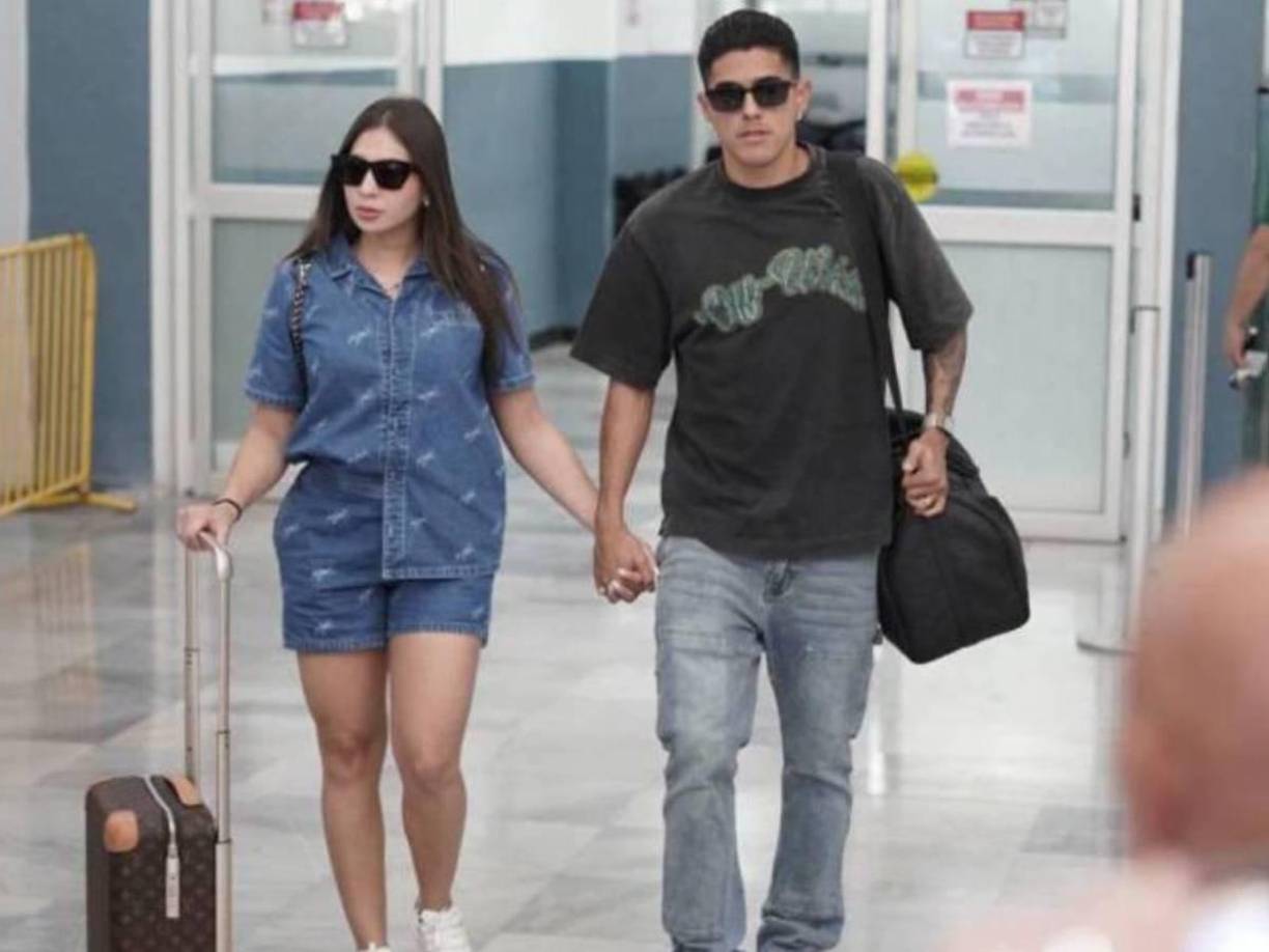 Annie compartió en su cuenta de TikTok el momento donde Luis Palma le obsequia un bonito regalo.