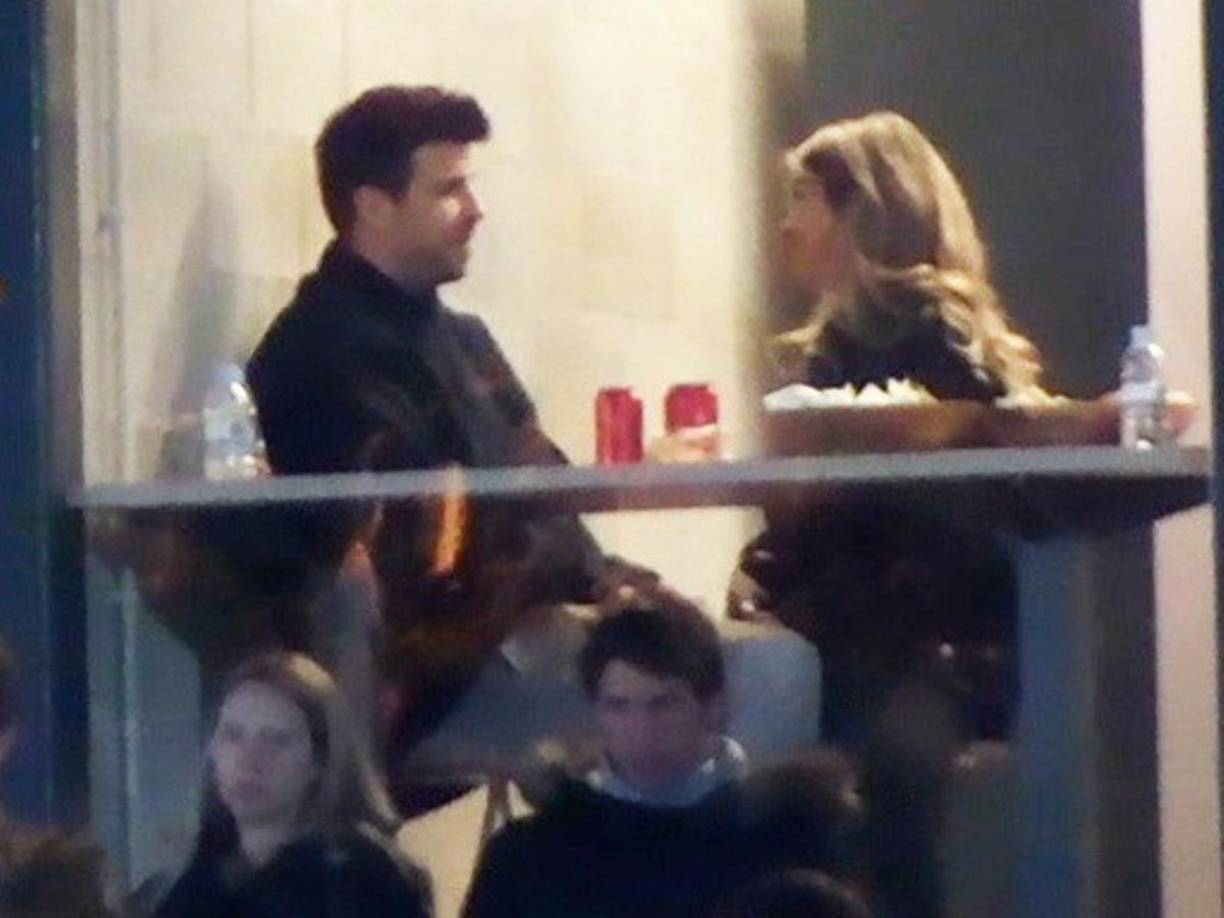 Jordi Martín aseguró que Piqué le fue infiel a Clara Chía cuando recién iniciaron su romance y declaró que no puede revelar el nombre de la mujer con la que engañó a la joven española, porque “quería permanecer en el anonimato”.