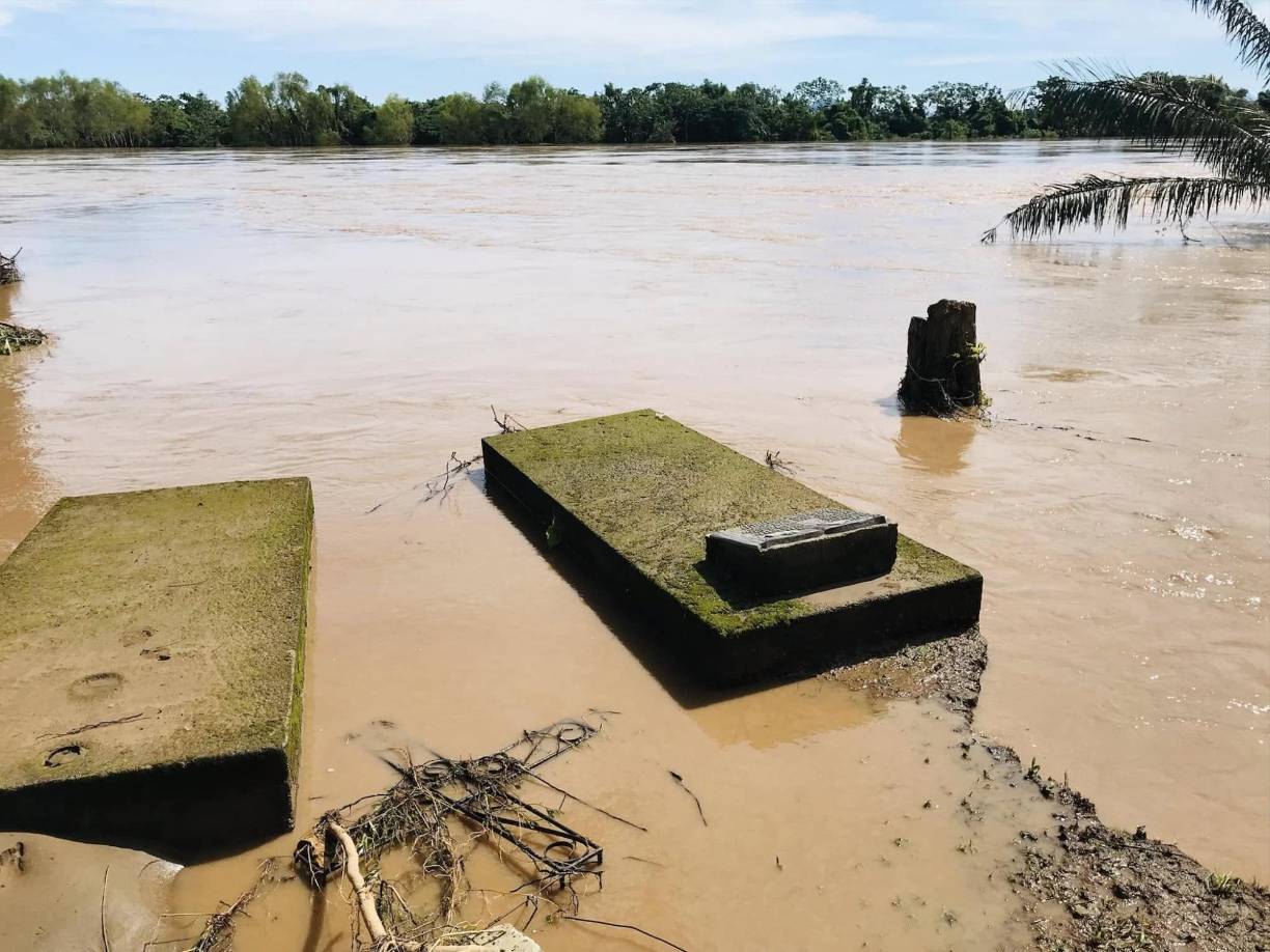 La crecida del río Aguán se ha mantenido, ya que las lluvias han continuado en el departamento de Colón. 
