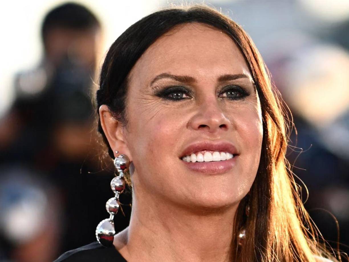 “Debería estar nominado en la categoría de papeles transexuales o en la de los hombres. Porque está invadiendo un campo que es de las mujeres”, manifestó el actor, reiterando su oposición a la postulación de Gascón en esta categoría.