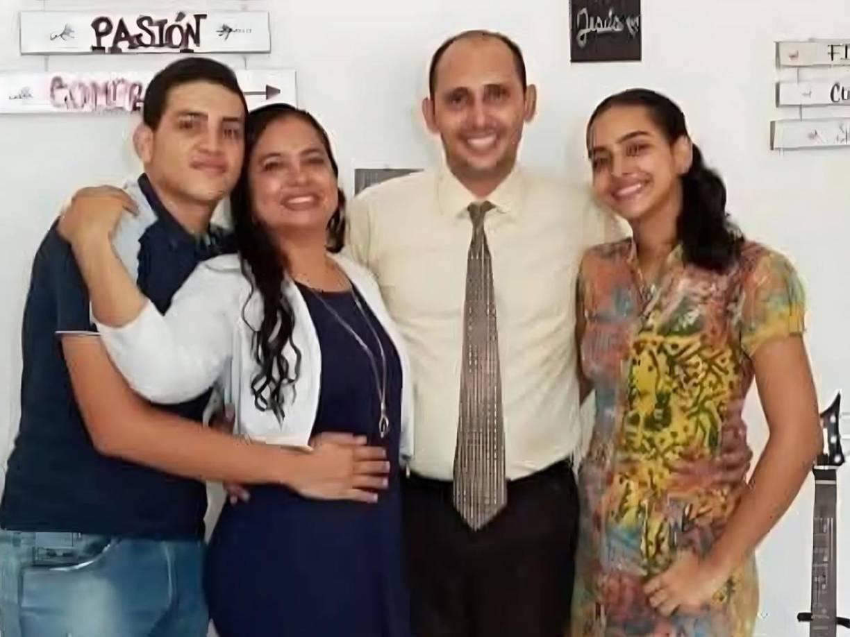 Los videos de seguridad confirmaron que antes del cruel crimen, Zaida Polanco se acercó a la mesa de las víctimas en el restaurante.