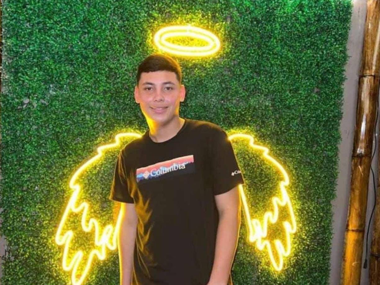 Fernando Henderson Escobar es uno de los tres hombres que fallecieron este sábado en un accidente de tránsito en Omoa, Cortés.