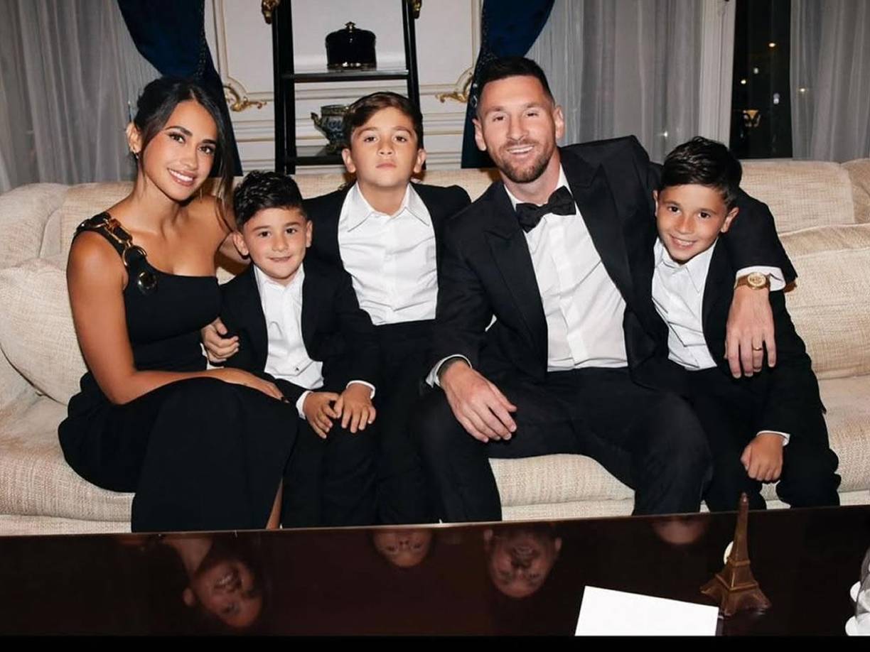El delantero argentino ya se encuentra instalado en su hogar rosarino desde hace varias semanas, acompañado por su esposa, Antonela Roccuzzo, y sus tres hijos (Thiago, Mateo y Ciro).