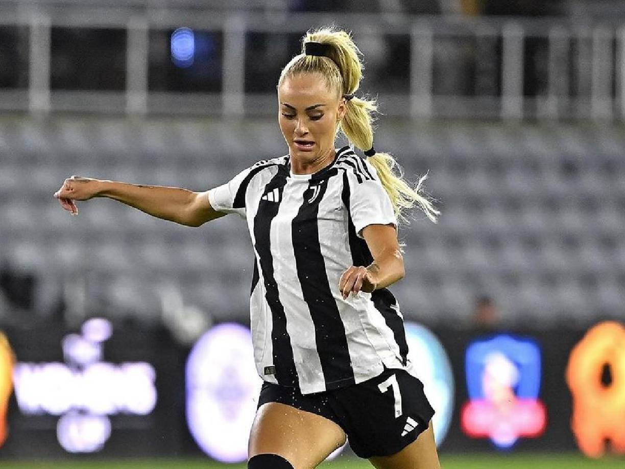 “Si alguien viene a mí con chistes sobre el fútbol femenino, siempre le pregunto: ‘¿alguna vez has visto un partido?’. Probablemente no, porque cuando ves un partido te das cuenta de lo buenas y apasionados que somos”, admite.