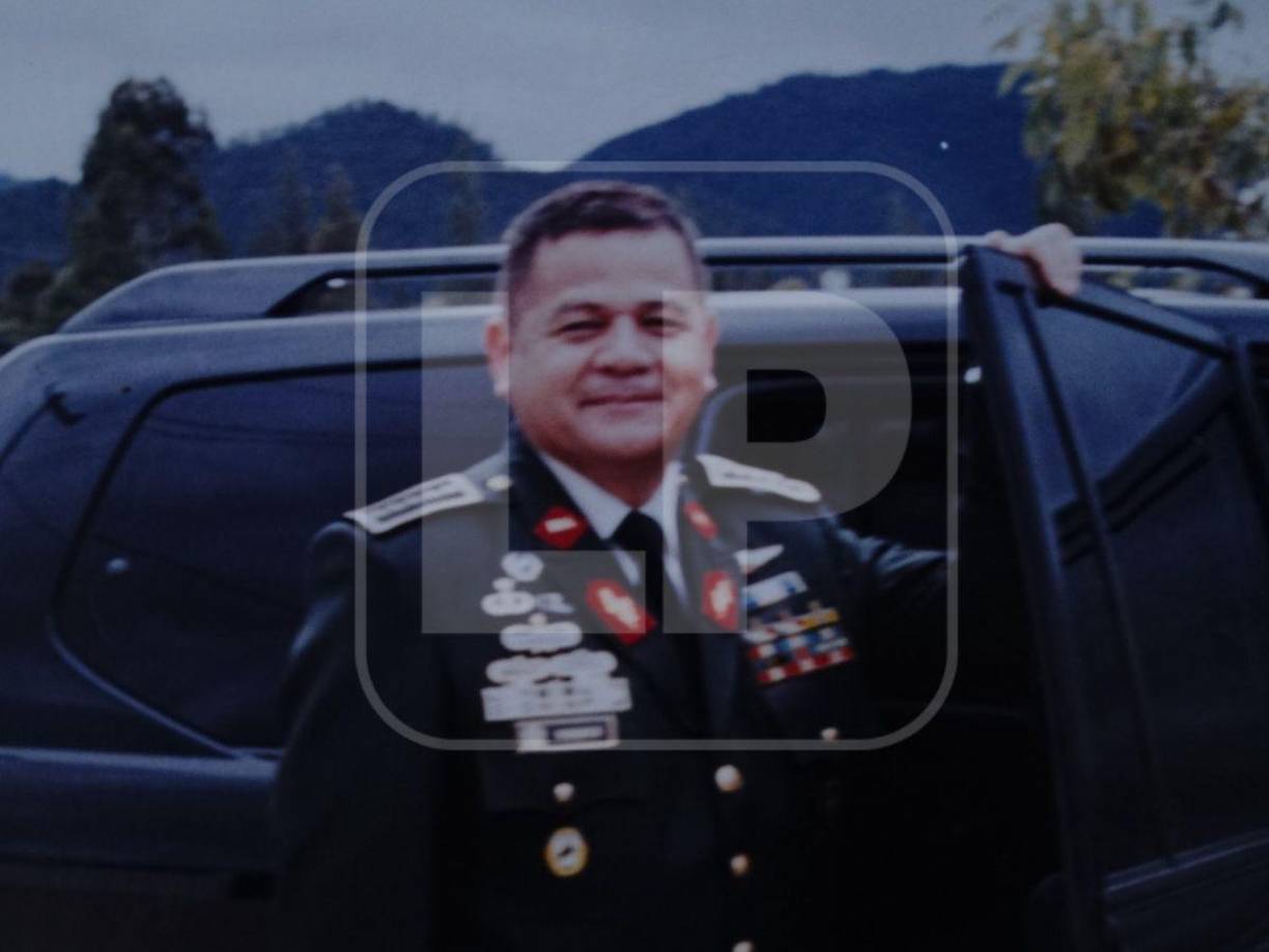 Además de su carrera militar y política, Vásquez Velásquez ha mantenido una presencia pública activa. 