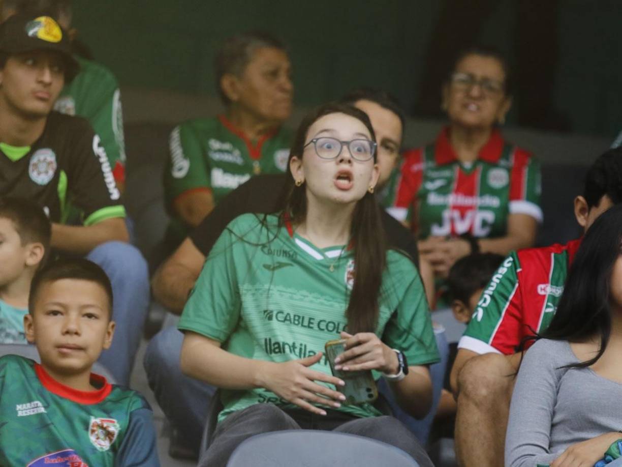 La cara de sorpresa de esta aficionada del Marathón en el partido contra Olancho FC.