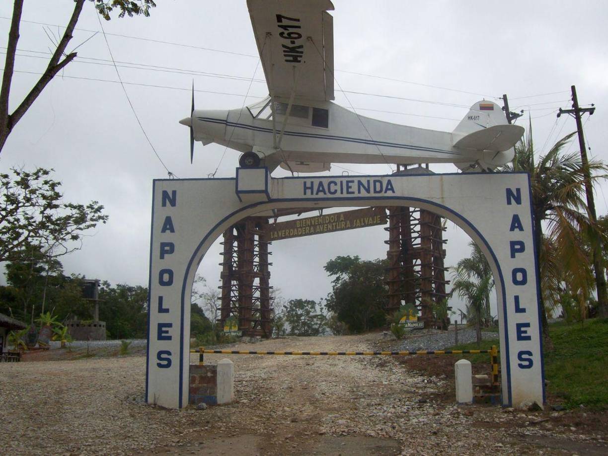 “El zoológico fue construido al estilo de la Hacienda Nápoles, del fallecido capo colombiano Pablo Escobar, por el cartel hondureño los Cachiros, cuyos líderes se entregaron a la justicia de Estados Unidos al ser declarados extraditables”, describió AFP.