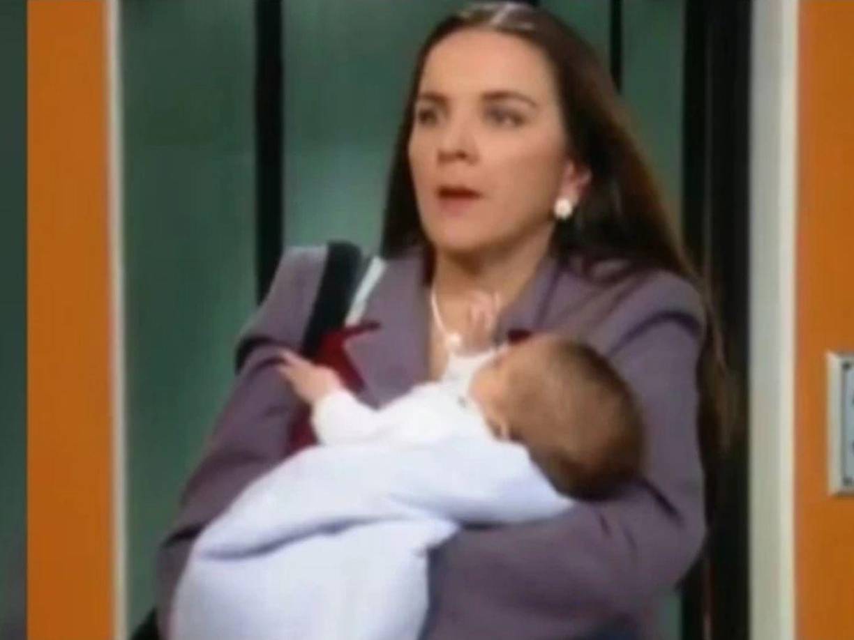 Esto ayudó a que la actriz saliera adelante y pudiera disfrutar de su etapa como mamá. De hecho, la bebita, de nombre Oriana, apareció en la novela en un cambio de guión que no estaba previsto, pero que fue agradecido por la celebridad, pues su hija es todo para ella.