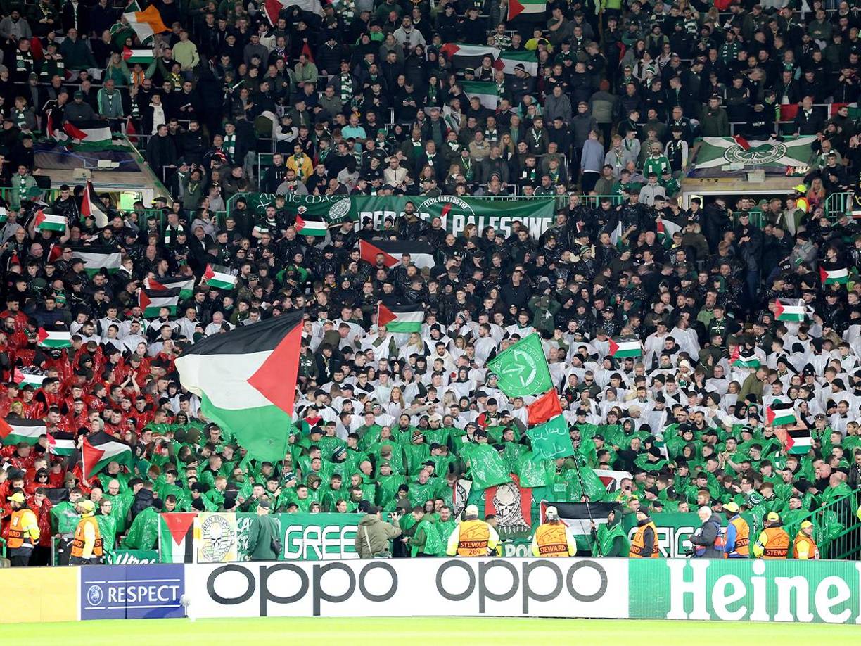 La afición del Celtic celebró el gol del hondureño Luis Palma en la UFA Champions League.