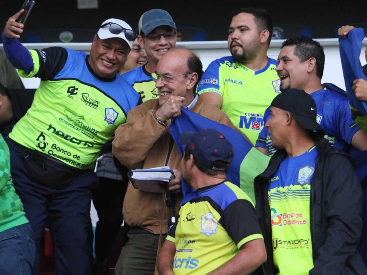 Uruguayo de nacimiento y hondureño por adopción, el periodista Julio César Núñez es uno de los referentes de la comunicación deportiva en el país. Los olanchanos disfrutaron con su presencia.