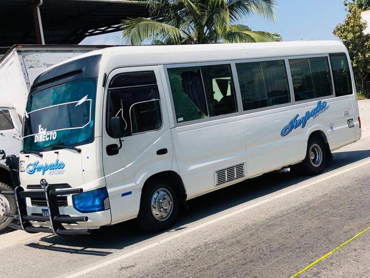  Por una discusión un pasajero asesinó a otro, dentro un autobús que viajaba de Puerto Cortés a San Pedro Sula.