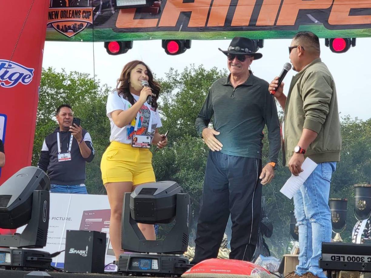 La bella periodista Milagro Flores le puso mucho sazón al evento desarrollado en Estados Unidos.