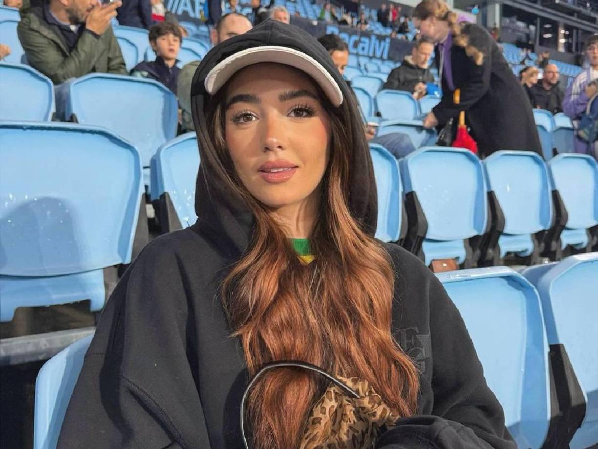 La joven tampoco ha dado respuesta, pese a que ha sido consultada sobre si tiene algo sentimental con el jugador del Real Madrid. En algunas fotos se le puede ver con la playera de Brasil.