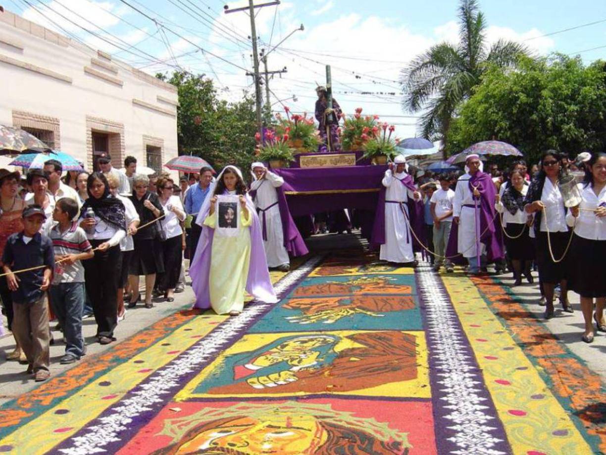 Desde la llegada de Jesús a Jerusalén proclamado Salvador, hasta que es procesado, muerto y enterrado y resucita.