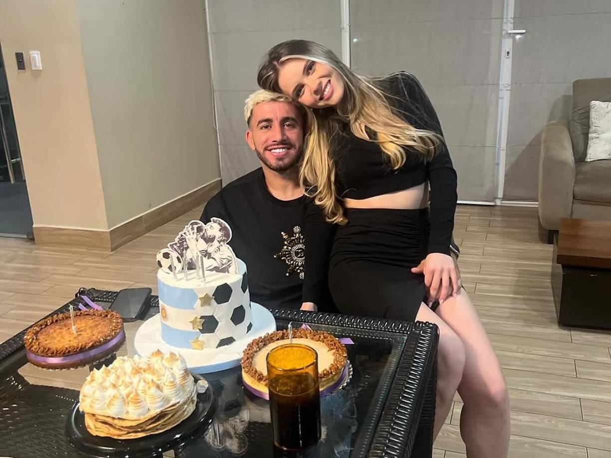 Agustín Auzmendi y Cecilia García dieron a conocer su noviazgo en abril de 2024 mediante las redes sociales. Ahora, en 2025 serán padres.